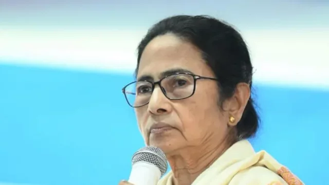 বাংলাদেশে লাঠি দিয়ে পেটানো হয়েছে ভারতীয় জেলেদের, অভিযোগ মমতার