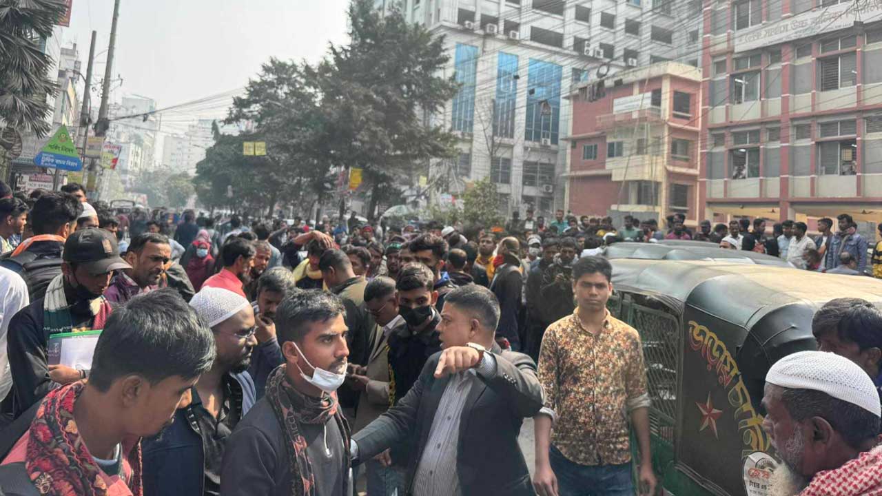 সড়ক থেকে সরেছেন প্রবাসীরা, যান চলাচল স্বাভাবিক