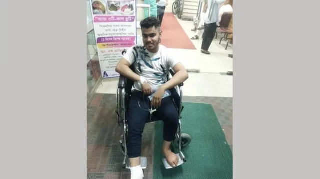 ঠোঁটে মরিচ ঘষে বিতর্কের মুখে ফ্যাশন ইনফ্লুয়েন্সার