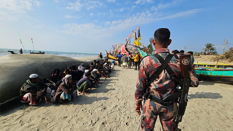 নৌকায় বাংলাদেশে এলো আরও ৩৬ রোহিঙ্গা