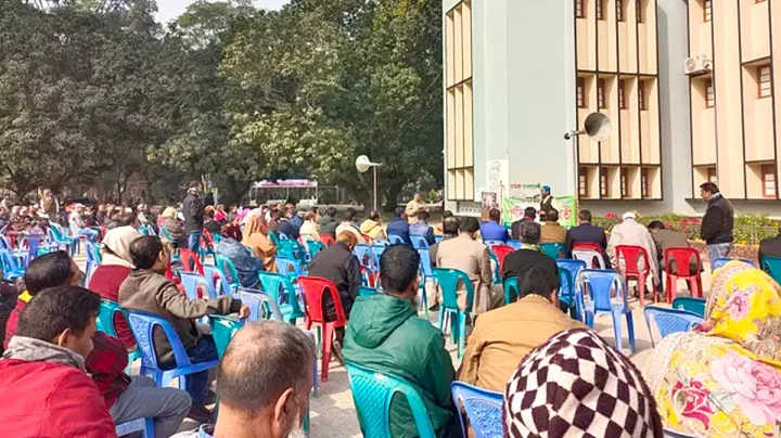 রাজশাহী বিশ্ববিদ্যালয়ে জরুরি পরিষেবা বন্ধের হুঁশিয়ারি কর্মকর্তা-কর্মচারীদের