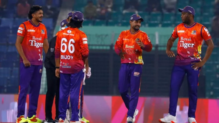ঢাকায় বাসা আছে ক্রিকেটারদের হোটেল ছাড়তে বললো রাজশাহী