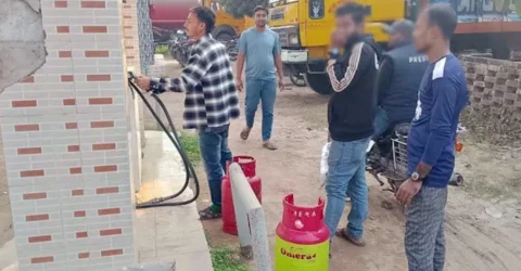 ভেড়ামারায় এলপিজি স্টেশনে সিলিন্ডার রিফিলের অভিযোগ