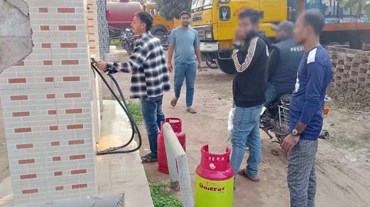 ভেড়ামারায় এলপিজি স্টেশনে সিলিন্ডার রিফিলের অভিযোগ