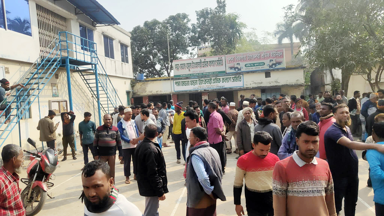 শ্রমিকদের কর্মবিরতি, ১৬ জেলায় জ্বালানি তেল সরবরাহ বন্ধ