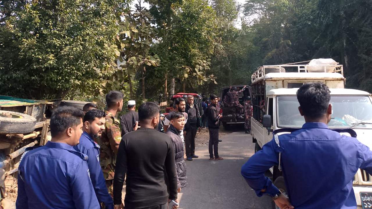 সাজেকে চান্দের গাড়ি উল্টে ৮ পর্যটক আহত