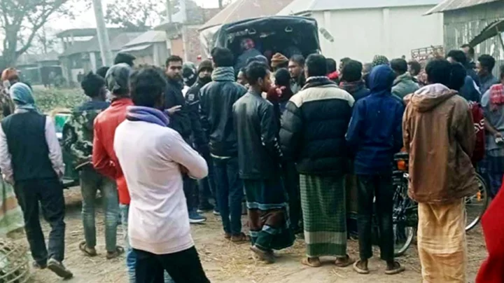 জুয়ার আসর থেকে শিক্ষক-আইনজীবীসহ ১১ জন গ্রেপ্তার