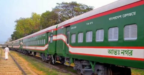 মধ্যরাত থেকে সারা দেশে বন্ধ হতে পারে ট্রেন চলাচল