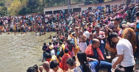 সীতাকুণ্ডের চন্দ্রনাথ ধামে ভিড়ের চাপে তিনজনের মৃত্যু