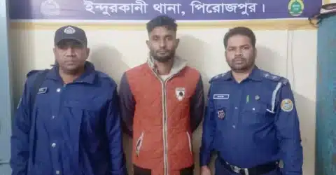 পিরোজপুরে মাকে গাছে বেঁধে ঘরে আগুন দিল ছেলে