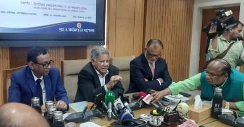 তেলের সংকট কতদিনে কাটবে, জানালেন বাণিজ্য উপদেষ্টা