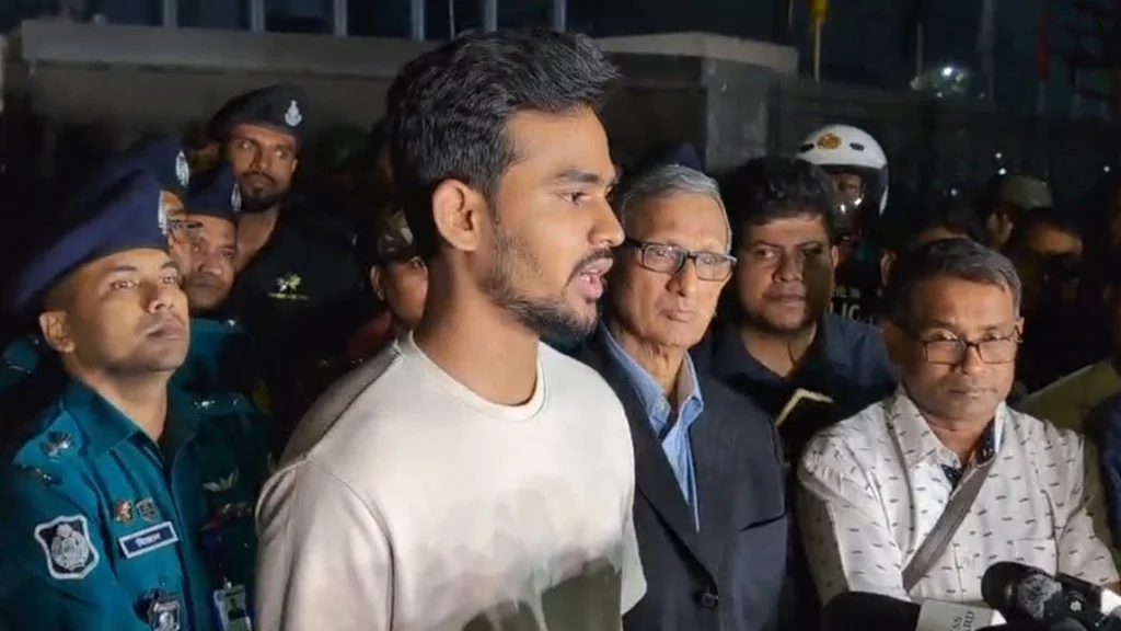 দ্রুতই আইনশৃঙ্খলা পরিস্থিতি নিয়ন্ত্রণে আসবে: আসিফ মাহমুদ