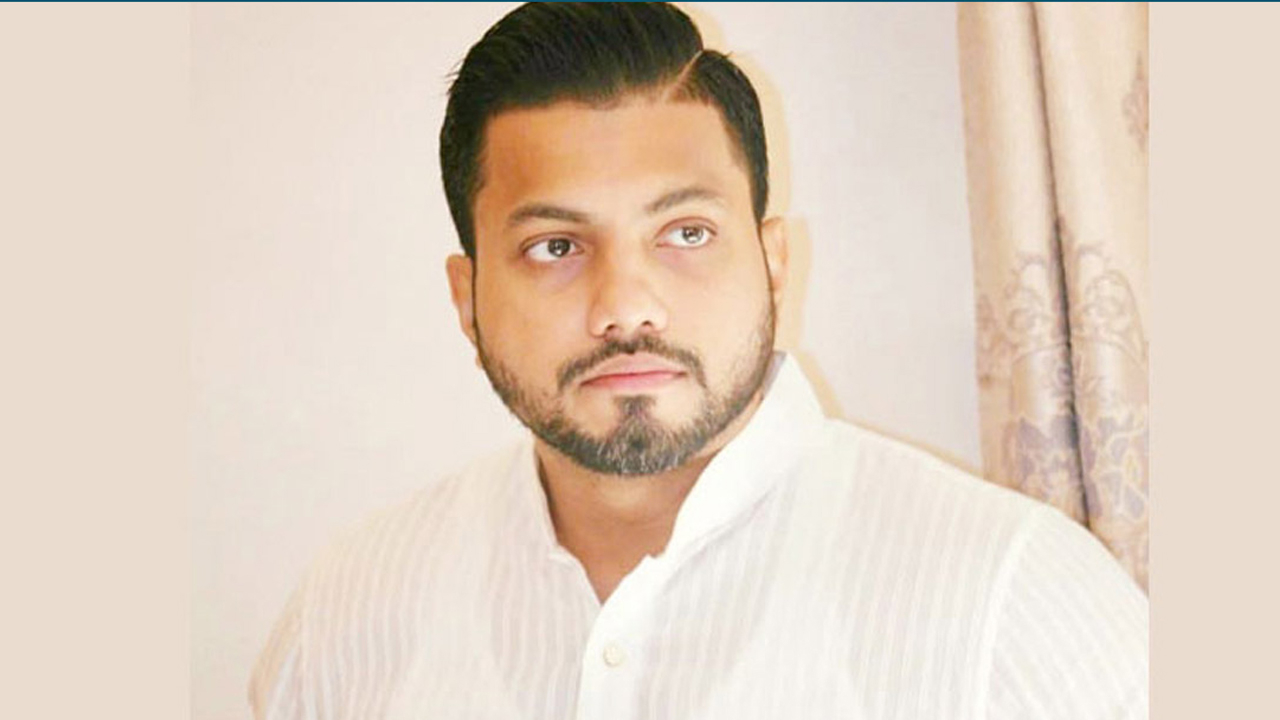 ফেসবুক স্ট্যাটাসে ইশরাক হোসেন ওরা মানুষের দৃষ্টি ঘুরিয়ে দেওয়ার কাজটি করলো