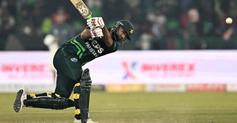 ১০ কেজি ওজন কমিয়ে পাকিস্তান দলে ফখর