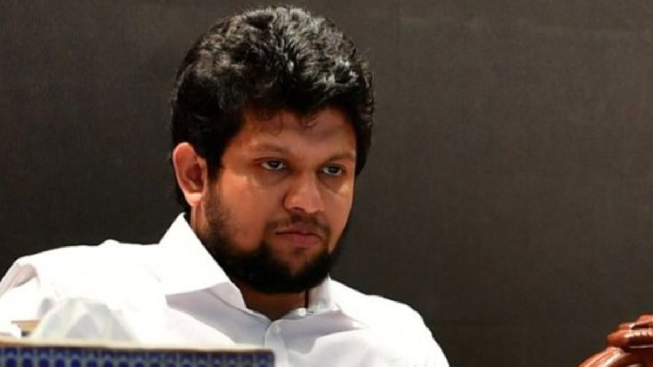 ফেসবুক স্ট্যাটাসে মাহফুজ আলম এ অভ্যুত্থান সবার, সবাইকে নিয়ে এগোতে হবে