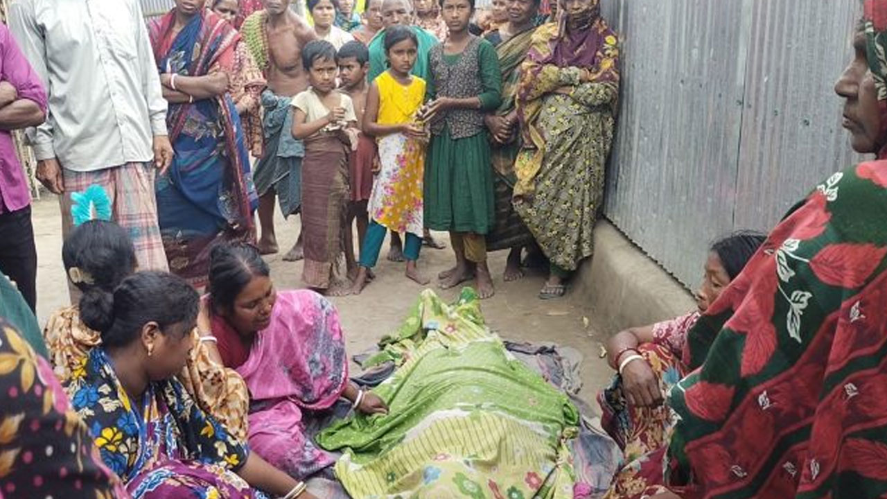 ধূমপান করায় স্বামীর ওপর অভিমানে ফাঁস নিলেন কিশোরী নববধূ