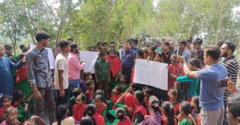দুর্ঘটনায় দুই শিক্ষক নিহত: সালথায় মাহিন্দ্রা বন্ধের দাবি শিক্ষার্থীদের
