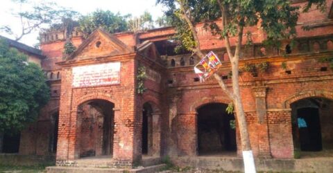 ঐতিহ্যবাহী লাল ভবন রক্ষা নিয়ে শঙ্কা