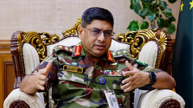 শান্তি-শৃঙ্খলা রক্ষায় সেনা সদস্যদের দায়িত্ব পালনের নির্দেশ ওয়াকার-উজ-জামানের