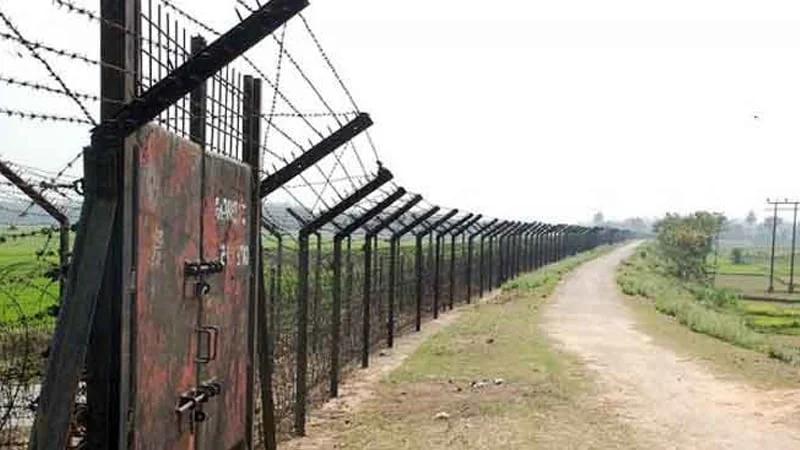 গরু আনতে গিয়ে বিএসএফ-এর হাতে আটক বাংলাদেশি