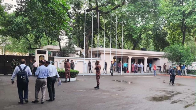 যমুনায় অনানুষ্ঠানিক বৈঠকে উপদেষ্টা পরিষদ