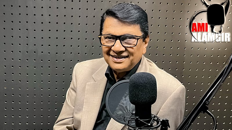 জীবনের গল্প নিয়ে প্রথমবার পডকাস্ট শোতে নায়ক আলমগীর