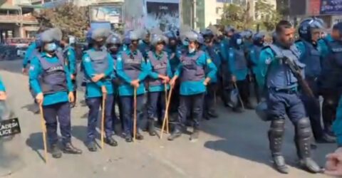 চার দাবিতে শাহবাগে ম্যাটস শিক্ষার্থীদের অবস্থান