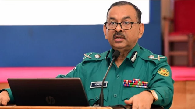 কেন্দ্রীয় শহীদ মিনারে প্রবেশ নিয়ে যা বললেন ডিএমপি কমিশনার