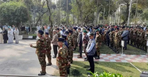 সামরিক কবরস্থানে স্বরাষ্ট্র উপদেষ্টা, তিন বাহিনী প্রধানের শ্রদ্ধা