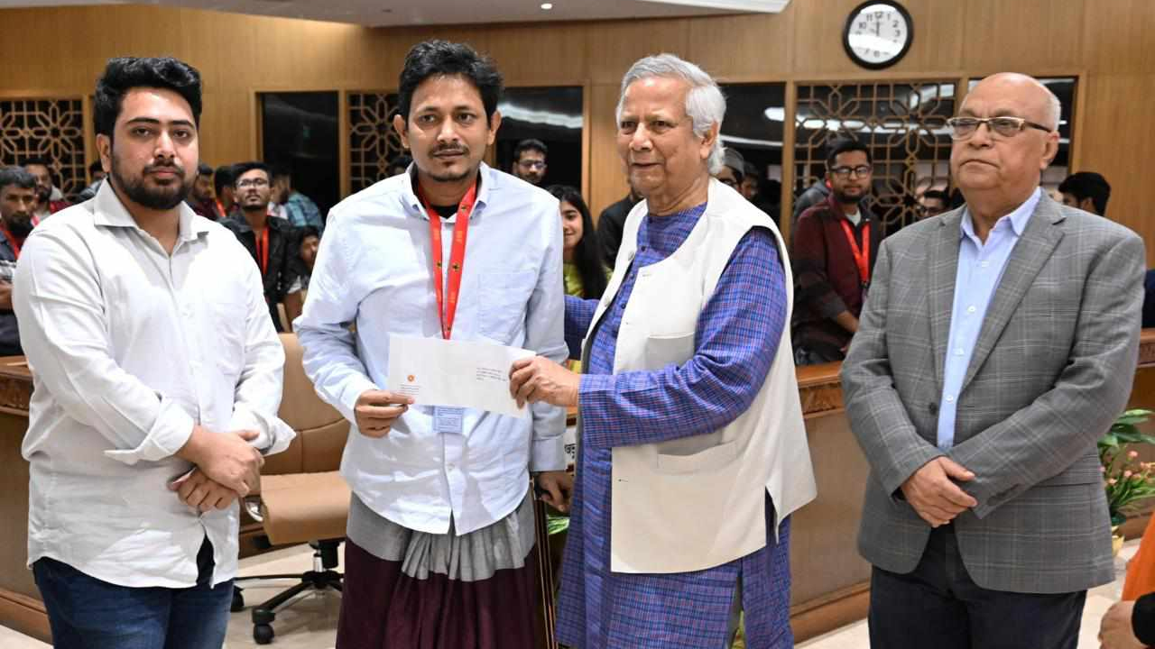 জুলাই গণঅভ্যুত্থান আহত ও শহীদ পরিবারকে রাষ্ট্রীয়ভাবে আর্থিক সহায়তা প্রদান শুরু