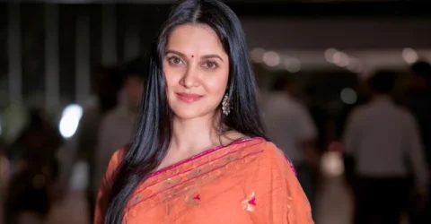 কলেজজীবনের বন্ধু সঙ্গে ভালোবাসা দিবসে মিথিলা