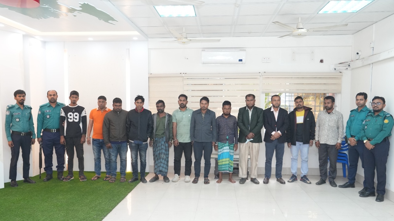 যুবলীগ নেতার যোগসাজশে ডিবি পুলিশ পরিচয়ে ডাকাতি