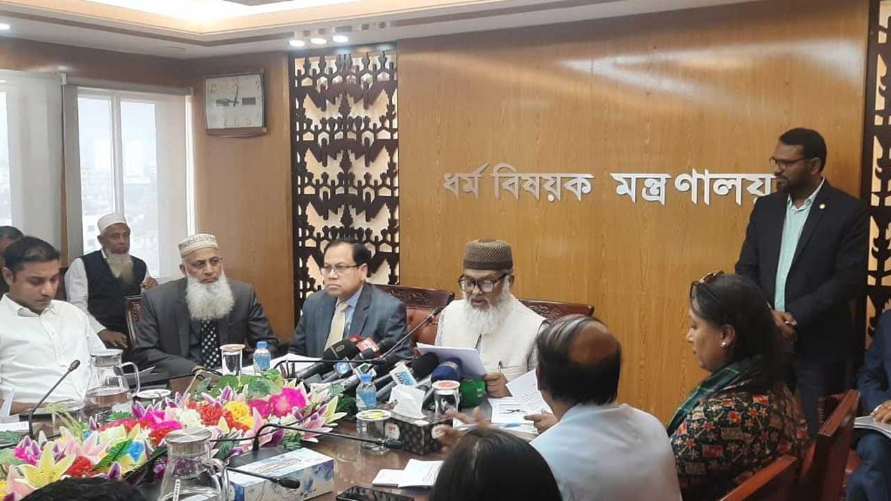 অর্ধেক হজযাত্রীর চুক্তি সম্পন্ন হয়নি, বাকি আছে চারদিন