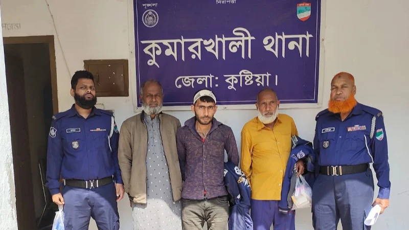 কুষ্টিয়ায় নৌকা ছিদ্র করা নিয়ে সংঘর্ষ, আহত ১৫ জন