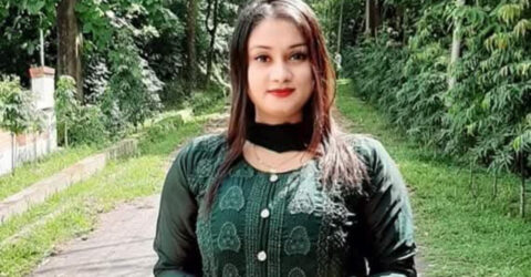চবি ছাত্রলীগ নেত্রীকে পুলিশে দিল স্থানীয় লোকজন