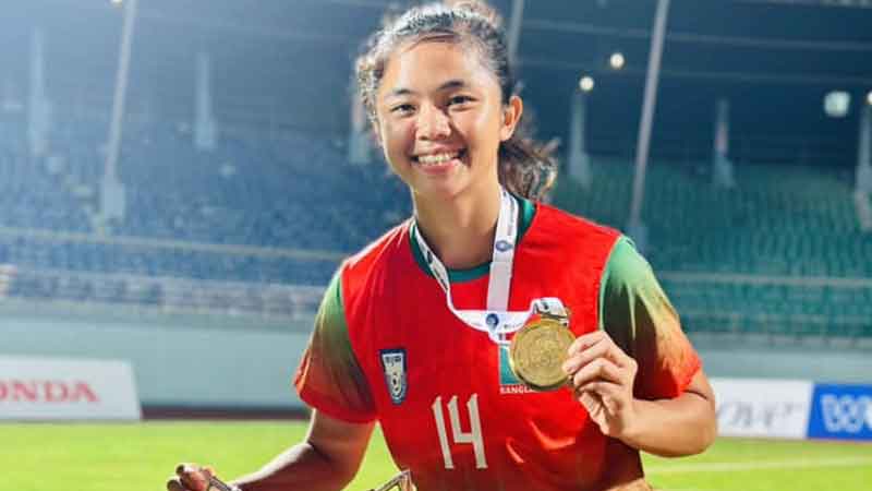 হত্যা ও ধর্ষণের লাগাতার হুমকি পাচ্ছেন সাফ জয়ী ফুটবলার সুমাইয়া