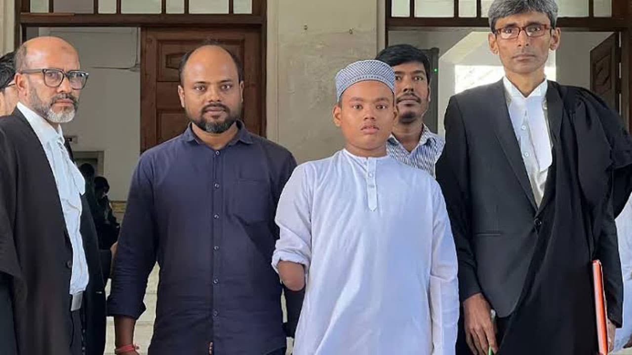 শিশু নাঈমকে ক্ষতিপূরণ না দেওয়ায় কারখানা মালিককে তলব