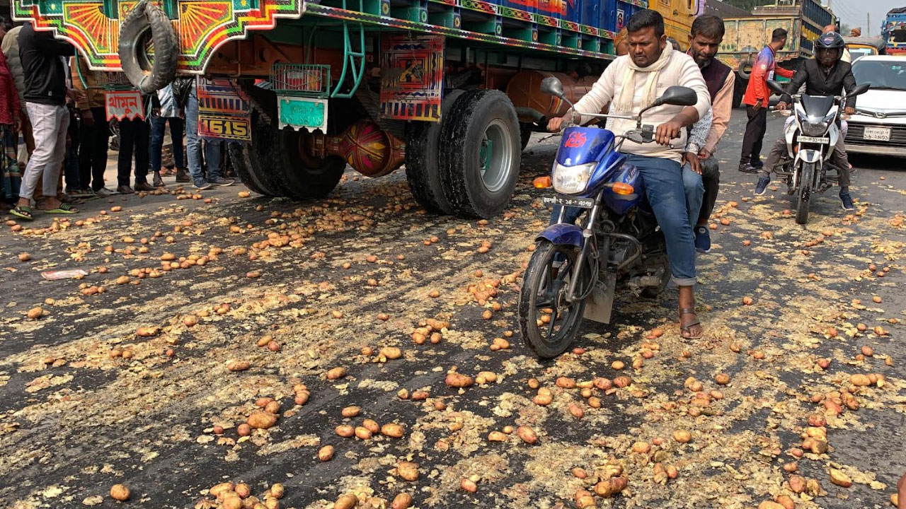 হিমাগারে আলু সংরক্ষণের ভাড়া দ্বিগুণ করার প্রতিবাদ