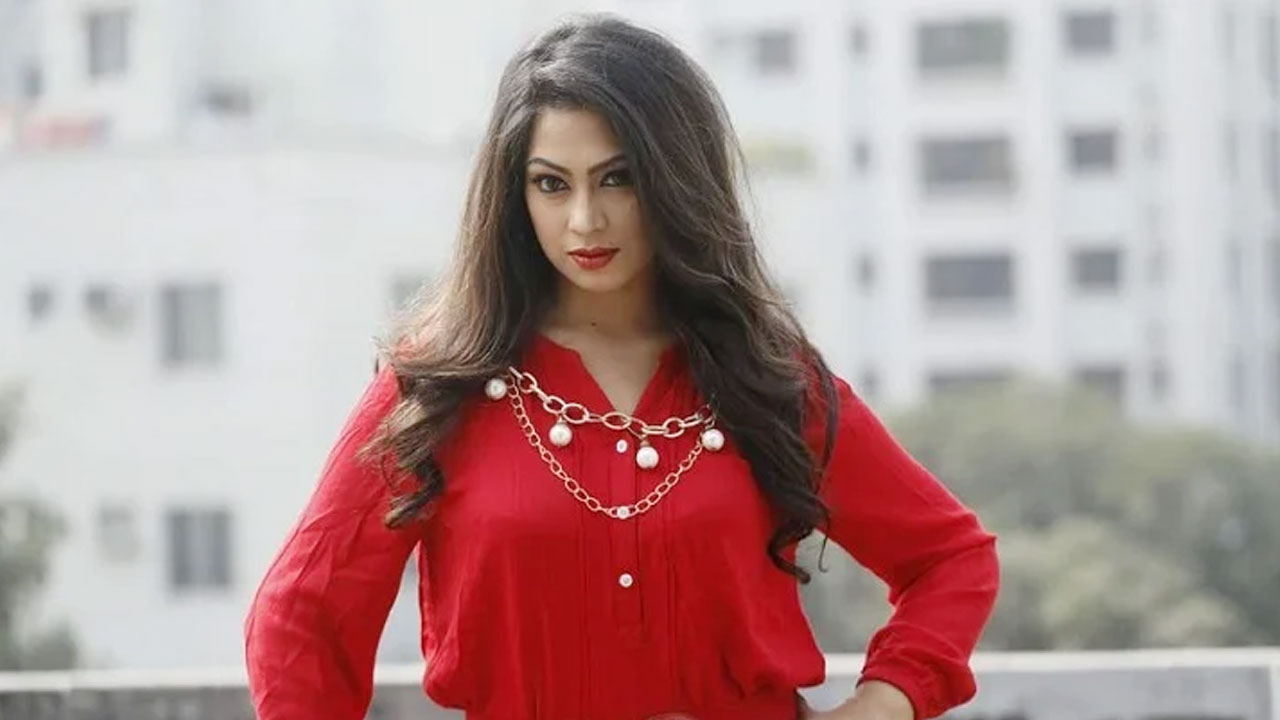 চিত্রনায়িকা পপির বিরুদ্ধে বোনের জিডি