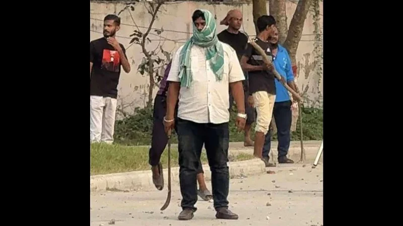 কুয়েটে সংঘর্ষ: ধারালো অস্ত্র নিয়ে অবস্থান করা যুবদল নেতা মাহবুবকে বহিষ্কার