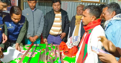 জামালপুরে আগ্নেয়াস্ত্র ও ৫ রাউন্ড গুলিসহ ডাকাত গ্রেপ্তারজামালপুরে আগ্নেয়াস্ত্র