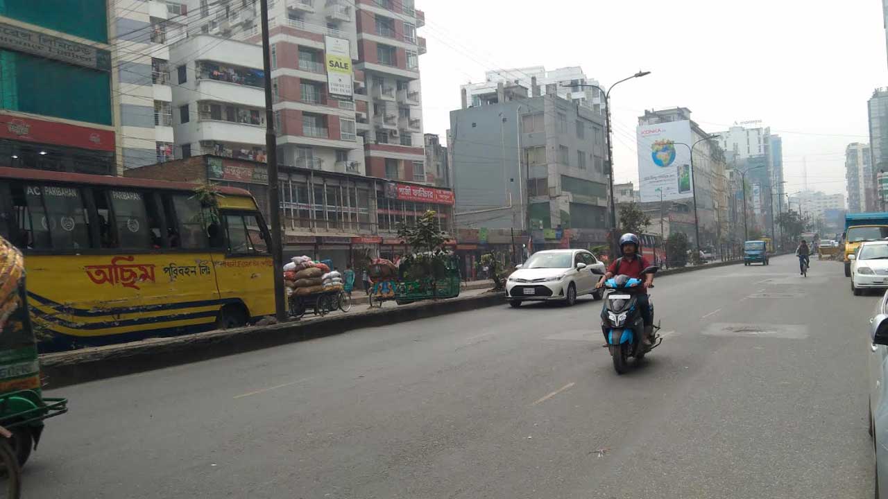ঢাকার সড়কে বাসের ‘কৃত্রিম’ সংকট, ভোগান্তি