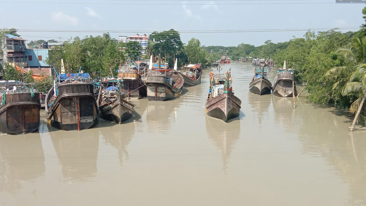 সমুদ্রে মাছ ধরায় ৫৮ দিনের নিষেধাজ্ঞা