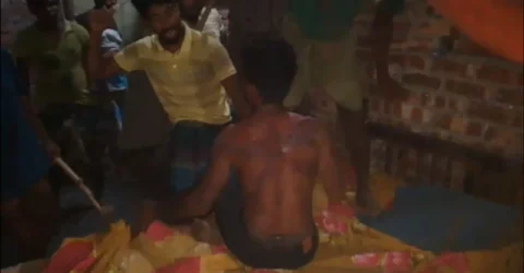 চুরির অপবাদে রাজমিস্ত্রিকে পেটাল প্রথমে তিনজন, পরে আরও দুজন, ভিডিও ভাইরাল