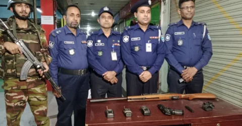 বোয়ালমারীতে যৌথবাহিনীর অভিযানে অস্ত্র ও মাদক উদ্ধার, আটক ২
