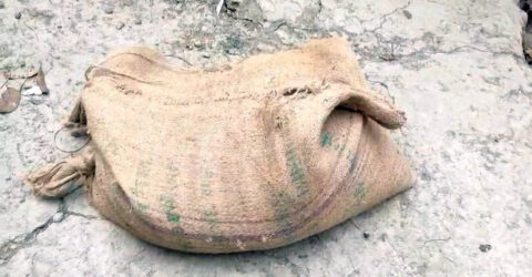সরকারি চাল বিতরণকালে হট্টগোল, জেলেদের ওপর হামলার অভিযোগ