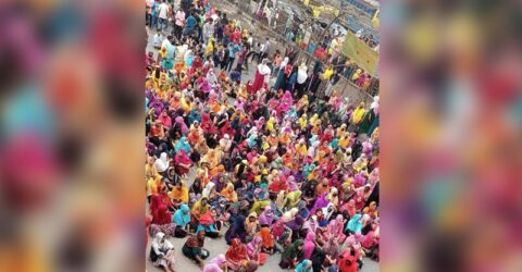 ঈদের ছুটি বাড়ানোর দাবিতে গাজীপুরে মহাসড়ক অবরোধ করে বিক্ষোভ