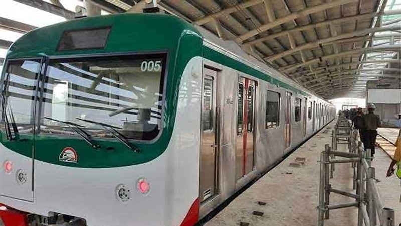 এমআরটি পুলিশ-মেট্রো কর্মচারীদের হাতাহাতি, ট্রেন বন্ধের হুঁশিয়ারি
