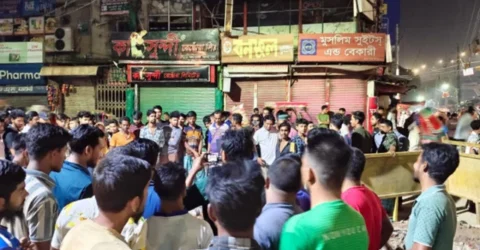 পুলিশের কাছ থেকে ছিনিয়ে নিয়ে ধর্ষণে অভিযুক্তকে পিটিয়ে হত্যা