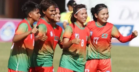 ক্যাম্পে ফেরার প্রস্তুতি মেয়েদের